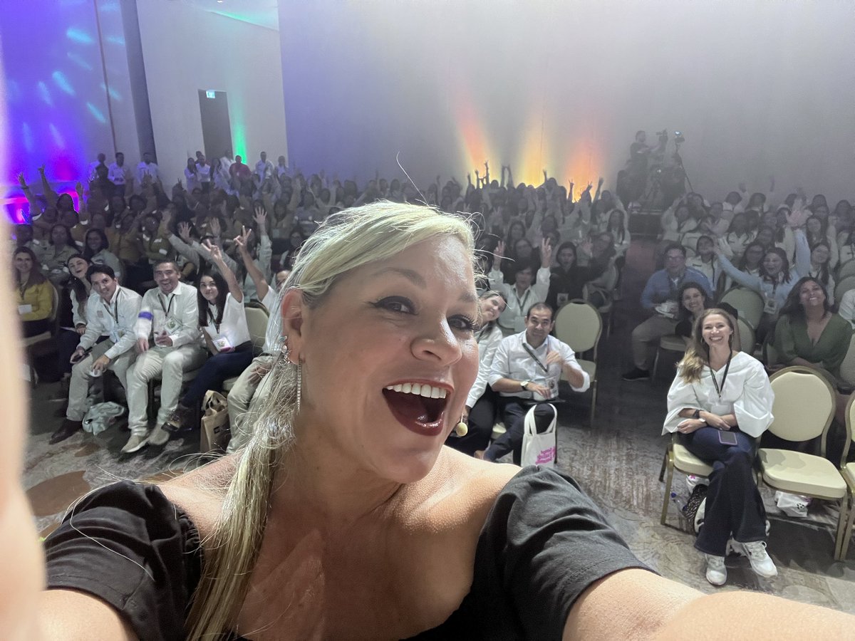 Cibeles1's tweet photo. Gracias por el recibimiento Barranquilla. Pude capacitar a más de 300 mujeres con mi conferencia METAWORDS. 

Representar a mi país en cada vez más países me llena de emoción. https://t.co/bVL07kxMGU
