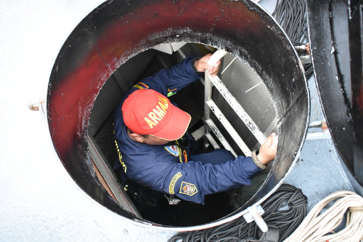FNA_ArmadaCol's tweet photo. Entre el 24 y 28 de abril, los evaluadores del Centro de Evaluación y Certificación de la Flota Naval #CECEF, visitaron la #FuerzaNavalDelSur⚓ con el fin de inspeccionar unidades a flote de la Flotilla Fluvial del Sur.
2023, año del #BicentenarioNaval⚓
#PatriaEnLaAmazonia🇨🇴 https://t.co/B74G0zTpcS