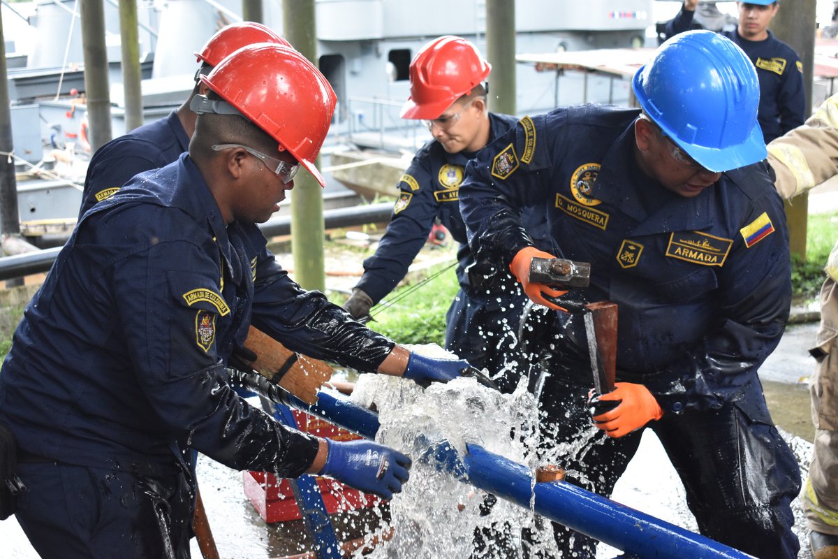 FNA_ArmadaCol's tweet photo. Entre el 24 y 28 de abril, los evaluadores del Centro de Evaluación y Certificación de la Flota Naval #CECEF, visitaron la #FuerzaNavalDelSur⚓ con el fin de inspeccionar unidades a flote de la Flotilla Fluvial del Sur.
2023, año del #BicentenarioNaval⚓
#PatriaEnLaAmazonia🇨🇴 https://t.co/B74G0zTpcS