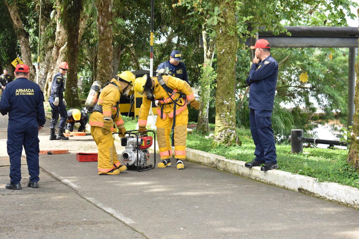 FNA_ArmadaCol's tweet photo. Entre el 24 y 28 de abril, los evaluadores del Centro de Evaluación y Certificación de la Flota Naval #CECEF, visitaron la #FuerzaNavalDelSur⚓ con el fin de inspeccionar unidades a flote de la Flotilla Fluvial del Sur.
2023, año del #BicentenarioNaval⚓
#PatriaEnLaAmazonia🇨🇴 https://t.co/B74G0zTpcS