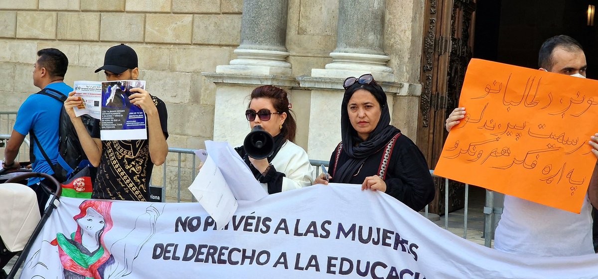 Joshonlinetv's tweet photo. تجمع اعتراضی افغانهای مقیم شهر بارسلون اسپانیا
#AfghansInBarcelona #Barcelona #Spain #Afghans #JoshTV
https://t.co/nhNguGCopV https://t.co/CpSJFfWKA2