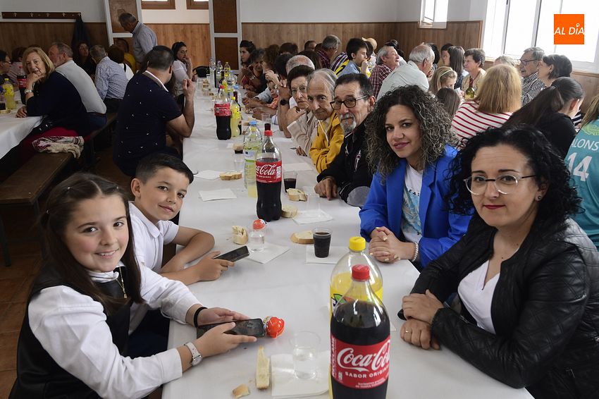mirobrigaaldia's tweet photo. Ivanrey degusta paella en el marco de sus fiestas patronales https://t.co/ZSoTFijEm1 https://t.co/aPUtif2x5W
