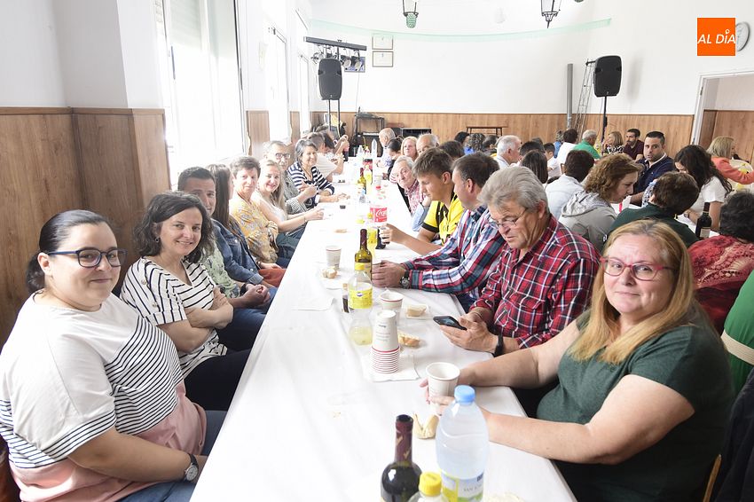 mirobrigaaldia's tweet photo. Ivanrey degusta paella en el marco de sus fiestas patronales https://t.co/ZSoTFijEm1 https://t.co/aPUtif2x5W