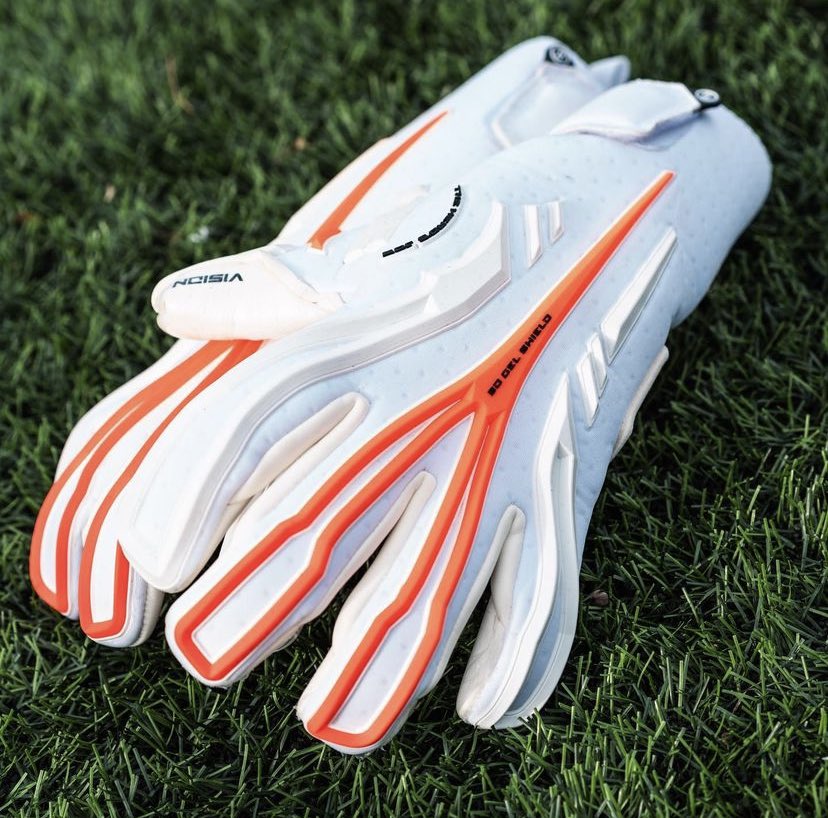 glove_gloves's tweet photo. iileven. #goalkeepergloves #theherosjob #iileven #GKU https://t.co/7fuR17Lgqa