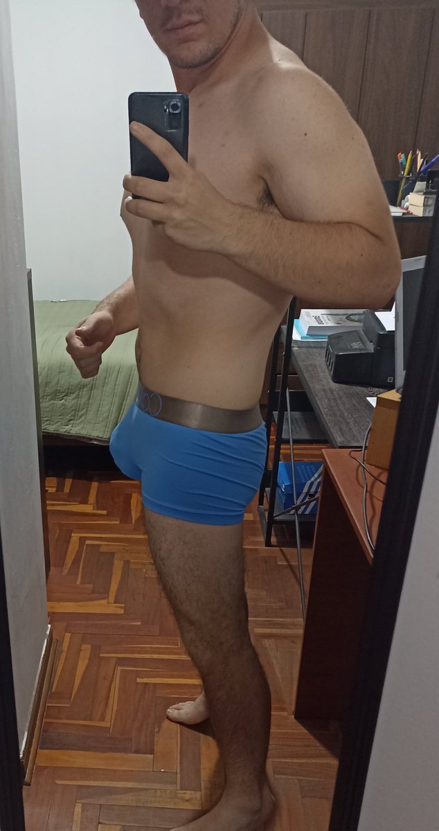 Alguien que se lo trague entero?
#gay #underwearbulge  #underwearcum