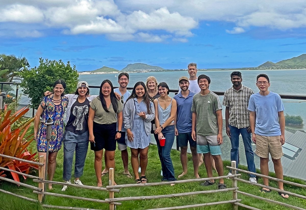LSealeLab's tweet photo. BBQ day for the Berry, Seale & Seale Labs. #luckywelivehawaii #labparty https://t.co/memSu7ttYM