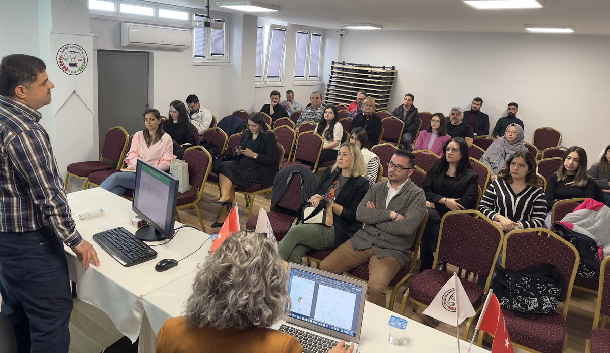 TurkerKapkac's tweet photo. Uluslararası Af Örgütü Türkiye Şubesi  ve Baromuz işbirliği ile düzenlenen “Uluslararası Sözleşmeler Kapsamında Çocuğa Yönelik Cinsel Suçlarla Mücadele Ve Çocuk Koruma Mekanizması Eğitimi” Baromuz Toplantı Salonunda gerçekleştirildi. https://t.co/WDfnjgSzNl