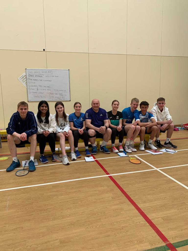 sussexbadminton's tweet photo. Well done to our young Sussex players who have just completed their Foundation Coaching Course 👏🏼 
You all SMASHED it! 
Great to have a bunch of shiny new Sussex coaches 🙌🏼🤩
#youngcoaches #sussexcoaches #level1 #foundationlevel https://t.co/LNz0OyKVDD