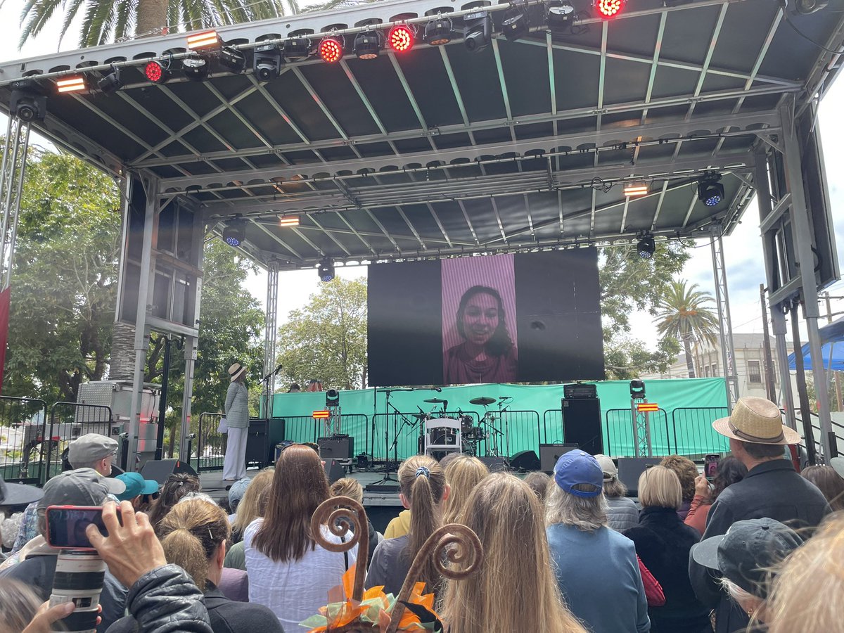 Can’t think of better people for the Santa Barbara #EarthDay Hero award than @94till_infinity + @NalleliCobo!

They’re fighting with their communities to end oil + gas drilling. Join them @Janefonda, @billmckibben and SO many more at the #BigOilResistance in CA this spring!