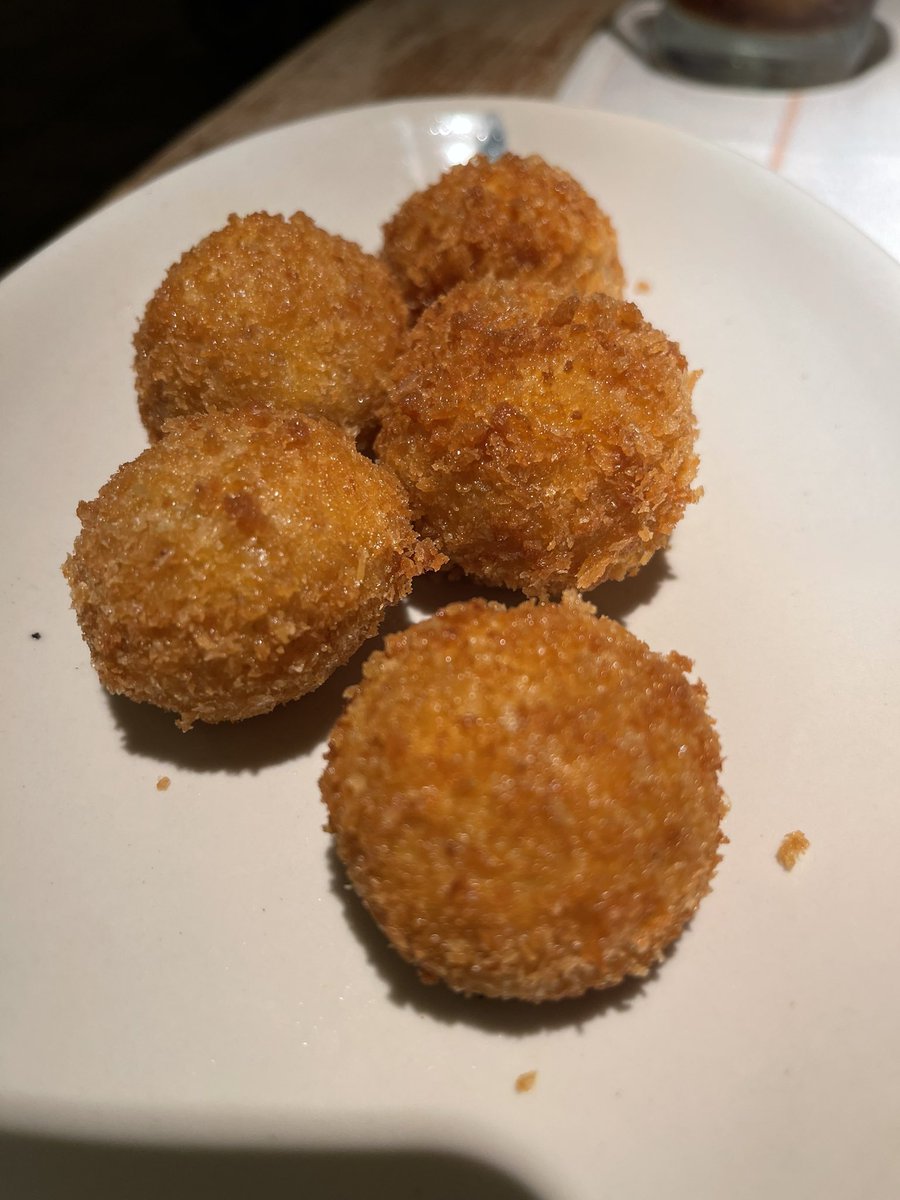 mariagomez_o's tweet photo. Cómo me gusta el vermut de #Filandon , que se llama Lhardy, y las aceitunas y alcaparrones que ponen. https://t.co/HhzwHpezrV