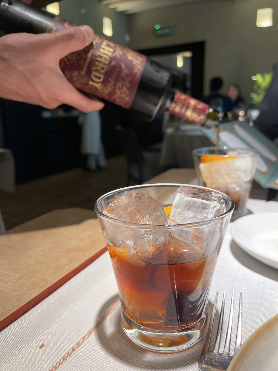 mariagomez_o's tweet photo. Cómo me gusta el vermut de #Filandon , que se llama Lhardy, y las aceitunas y alcaparrones que ponen. https://t.co/HhzwHpezrV