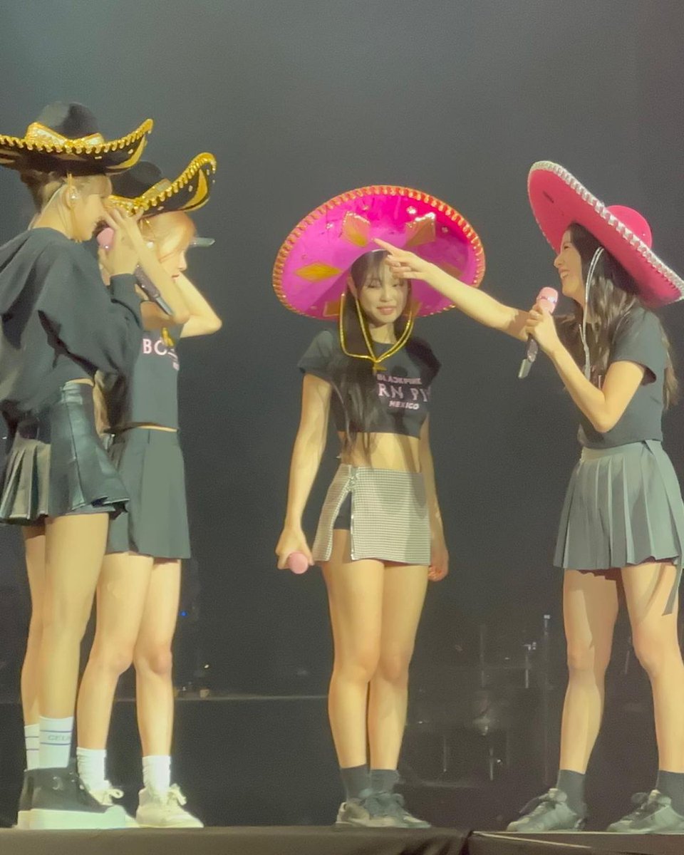 BLACKPINKMXCO_'s tweet photo. 🖤BLINKS POR FAVOR VOTEN🩷

1 COMENTARIO = 1 VOTO
1 RETWEET = 1 VOTO
Agreguen más palabras 

⬇️⬇️⬇️⬇️⬇️⬇️
I vote #Blackpink + #GrupoMusical and #ShutDown + #MusicaInternacional and #BornPink + #AlbumInternacional and #Jisoo + #ArtistaAsiatico at this year's #SECAwards https://t.co/c3t1SbbeM2