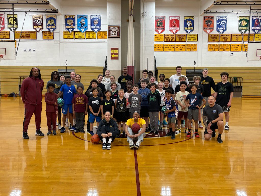 RowanWBB's tweet image. Thank you @glassboroPD for having us at your camp. We had a great time teaching the kids the game we love.