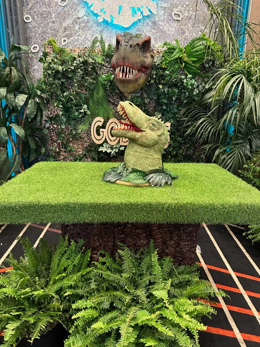 SirenCakes's tweet photo. Dinosaur cake I just made 🦖 #cake https://t.co/yMIs8h8ksQ