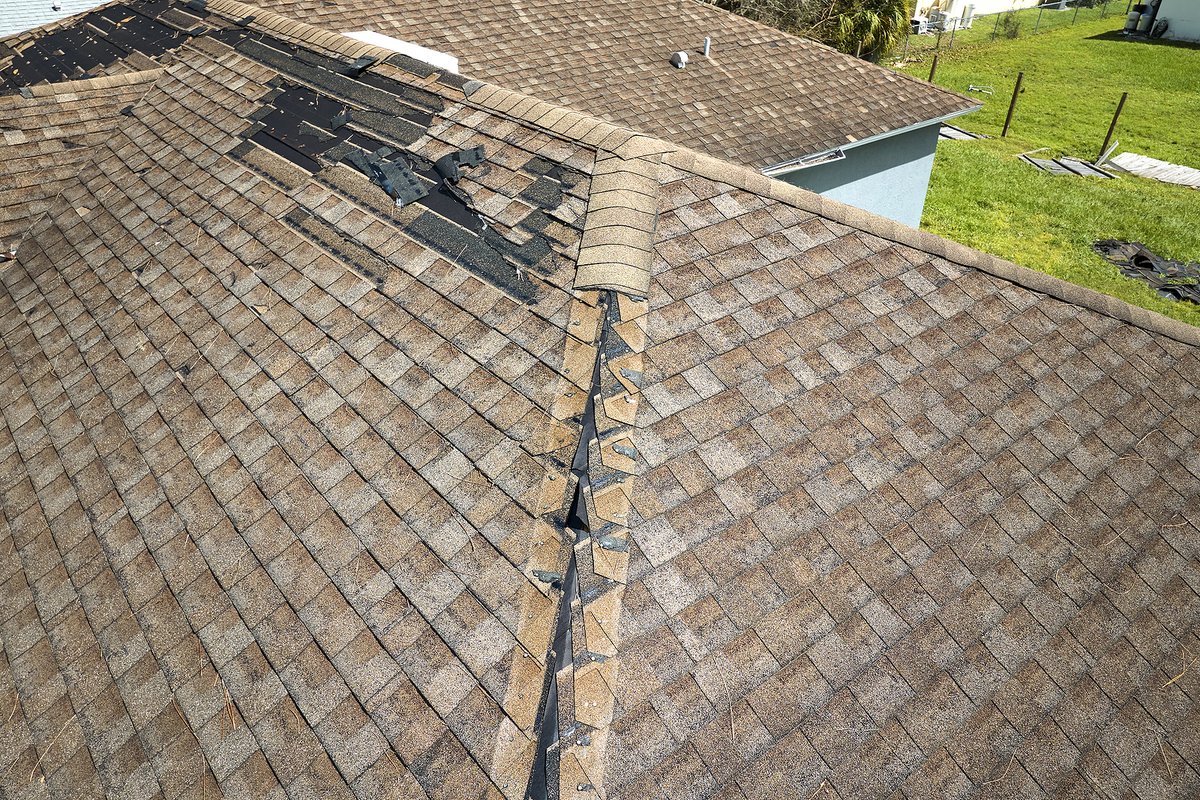 theDoctorRoof's tweet photo. Is it getting toward the end of the lifespan of your current asphalt shingle roof?

Contact The Roof Doctors to request a Free Quote for a roof replacement in #BrunswickMaine

Call or text (207) 772-2719
Or visit us online at https://t.co/YdbYVnUDdF

#NewRoofs #RoofersInMaine https://t.co/6aufBNhvOn