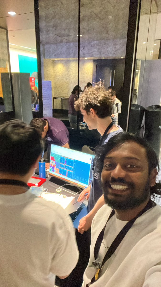 RahulChidurala1's tweet photo. @emergetools with @ngodarius @drgntrn https://t.co/xVD4RFdCFJ