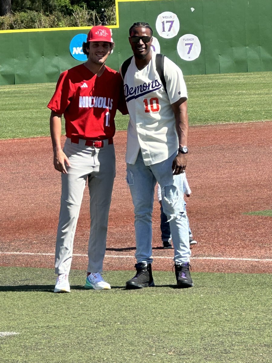 wbrpanthers's tweet photo. In the battle of NSUs ⚾️. @tylertheriot10 repping @Nicholls_BSB @AdkinsKwan threw out the first pitch for @NSUDemonsBSB 
Antonio Subdivision proud💪 https://t.co/sXNToArh3T