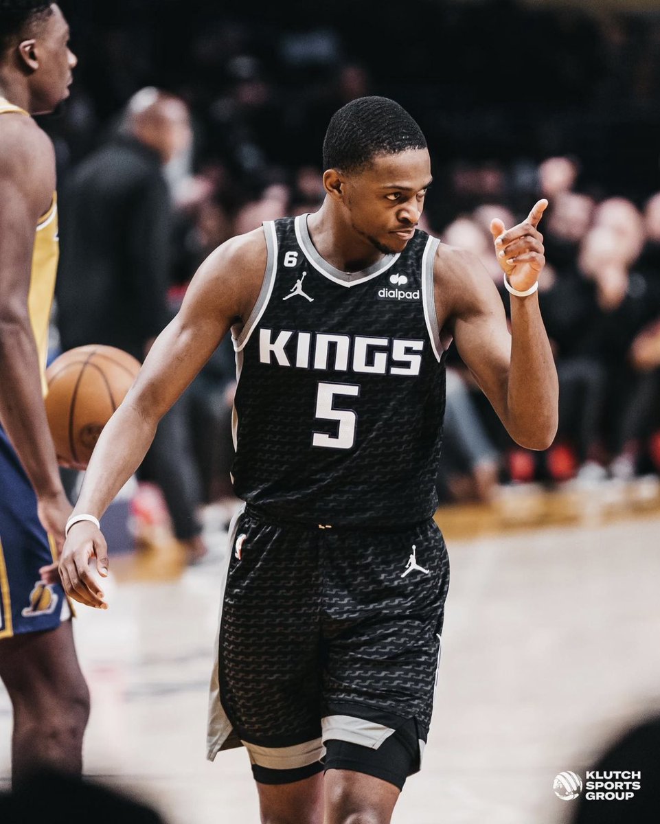 Shoutout to De’Aaron Fox on a great season 

25.0 PPG
6.1 APG
4.2 RPG
51% FG

All-Star 

No. 3 seed 

Playing with a broken finger and pushing the defending champs to 7 games 

Changing the culture in Sacramento 

Hooper.