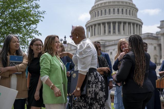 Latest push to revive Equal Rights Amendment fails in Senate https://t.co/ZDcaMB6gw2 https://t.co/K6oEzYFQaP