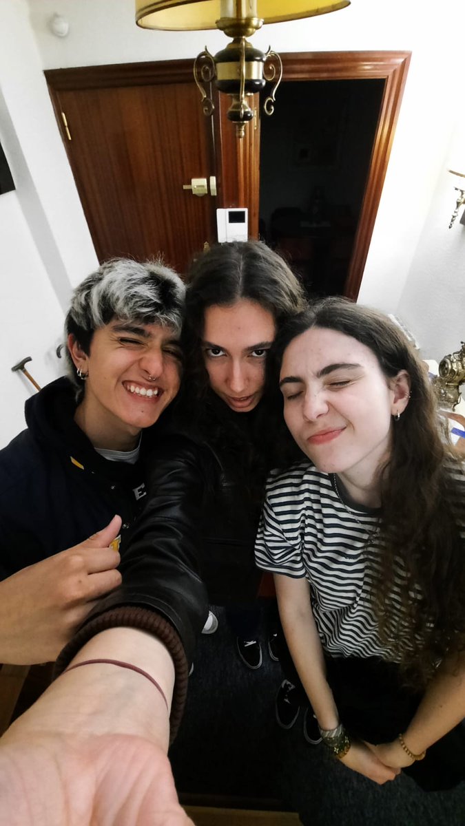 4ti_mu's tweet photo. El trio de las americas https://t.co/T1gHriMzNV