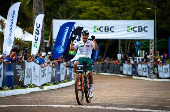 PLAZA OLÍMPICA PARA MÉXICO 🇲🇽
 
El olímpico <a href="/GerardoUlloa96/">Gerardo Ulloa</a> conquista la plaza olímpica para los Juegos de <a href="/Paris2024/">Paris 2024</a> al coronarse 
CAMPEÓN PANAMERICANO de Ciclismo de Montaña 👑🚵‍♂️

Cuarto mexicano en clasificar a los Olímpicos de París 

ORGULLO MEXICANO 🙌🏻

<a href="/TUDNMEX/">TUDN MEX</a> <a href="/TudnRadio/">TUDNRadio</a>