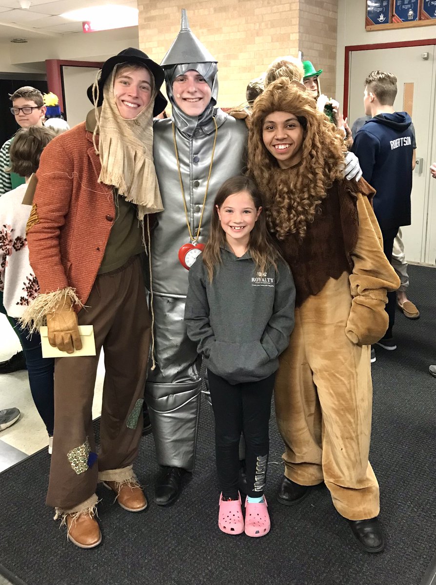 MSHSactivities's tweet photo. Nevada and I could not get enough of these guys today!!! @MSHS_Drama #MSFamily https://t.co/h56bFKYscA