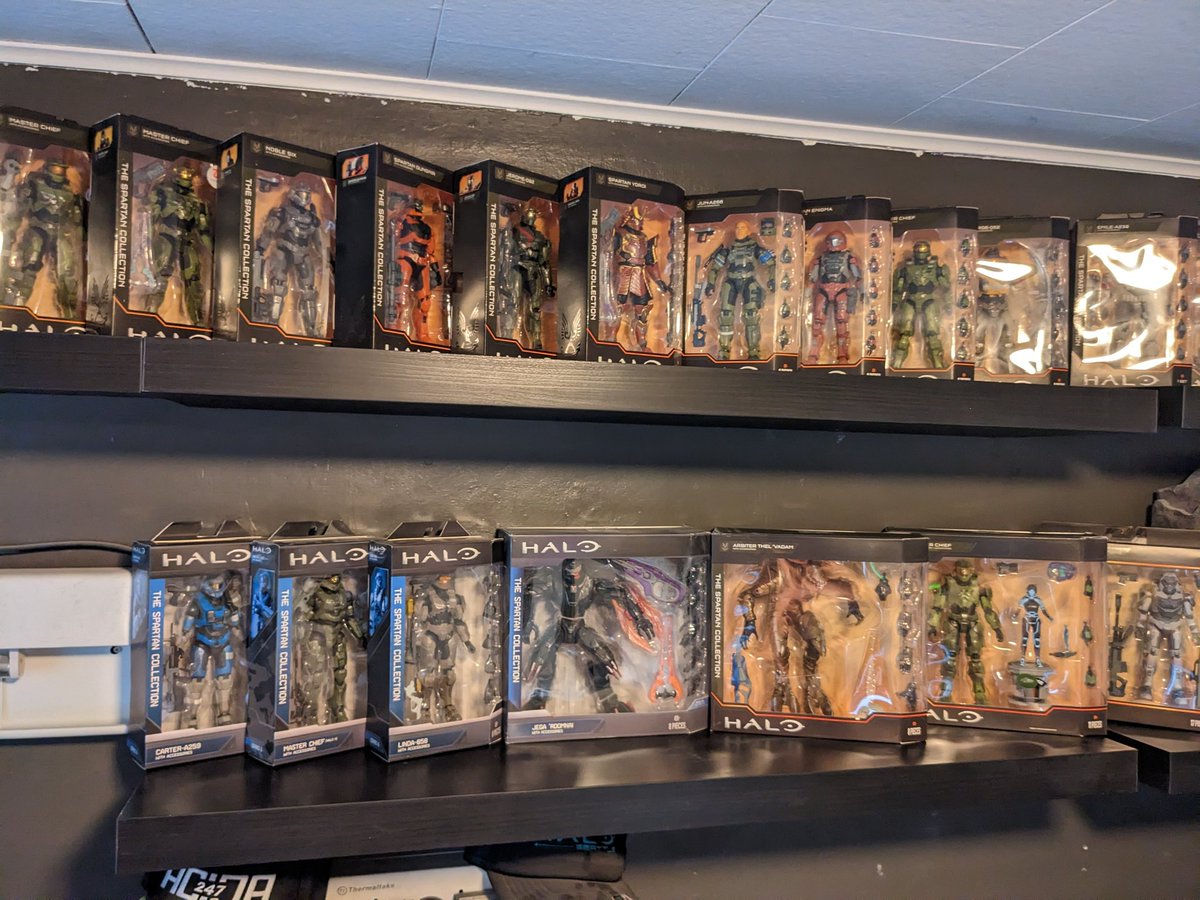 HOIDA247's tweet photo. Updated my shelves. I got more from Ikea this weekend and now I can display all the Spartan collection figures that came out so far.

#Halo #Halocollection @Jazwares  #Jazwares https://t.co/CEiu45e0bS