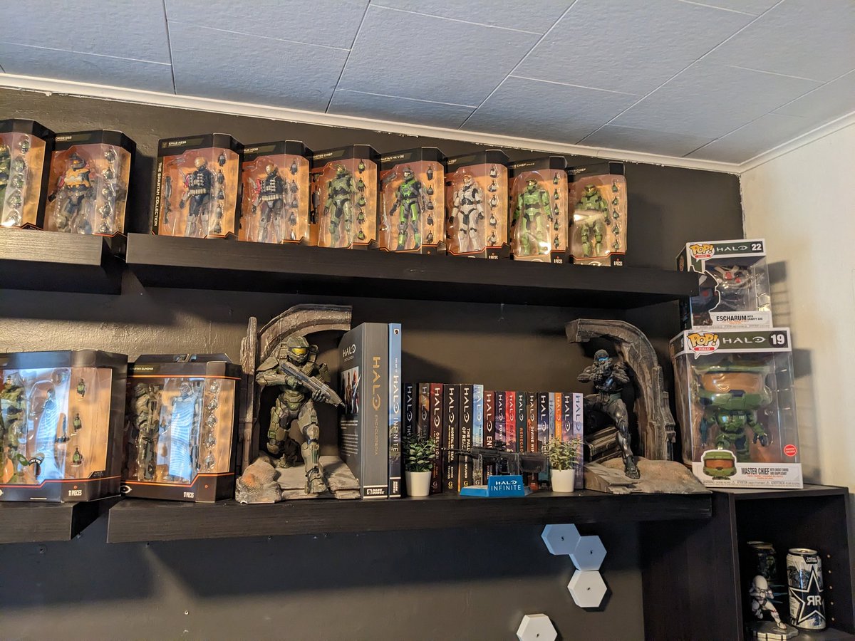 HOIDA247's tweet photo. Updated my shelves. I got more from Ikea this weekend and now I can display all the Spartan collection figures that came out so far.

#Halo #Halocollection @Jazwares  #Jazwares https://t.co/CEiu45e0bS