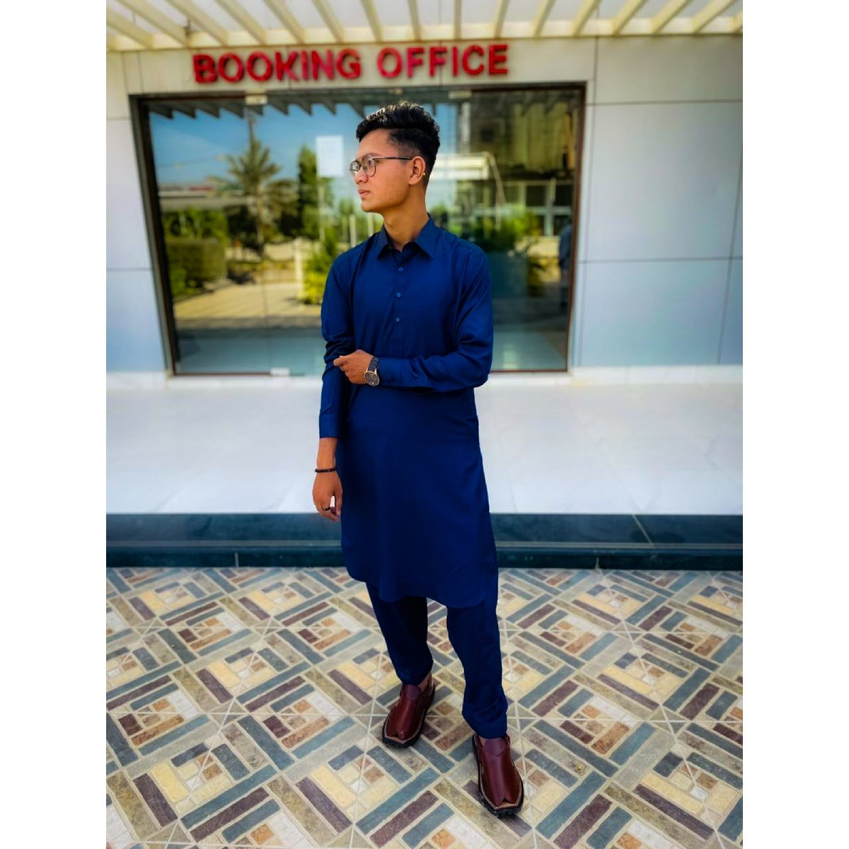 alimehdi_jafri's tweet photo. Eid Mubarak! 
why not me?🌚#eidpic https://t.co/LwQSpMNbfv