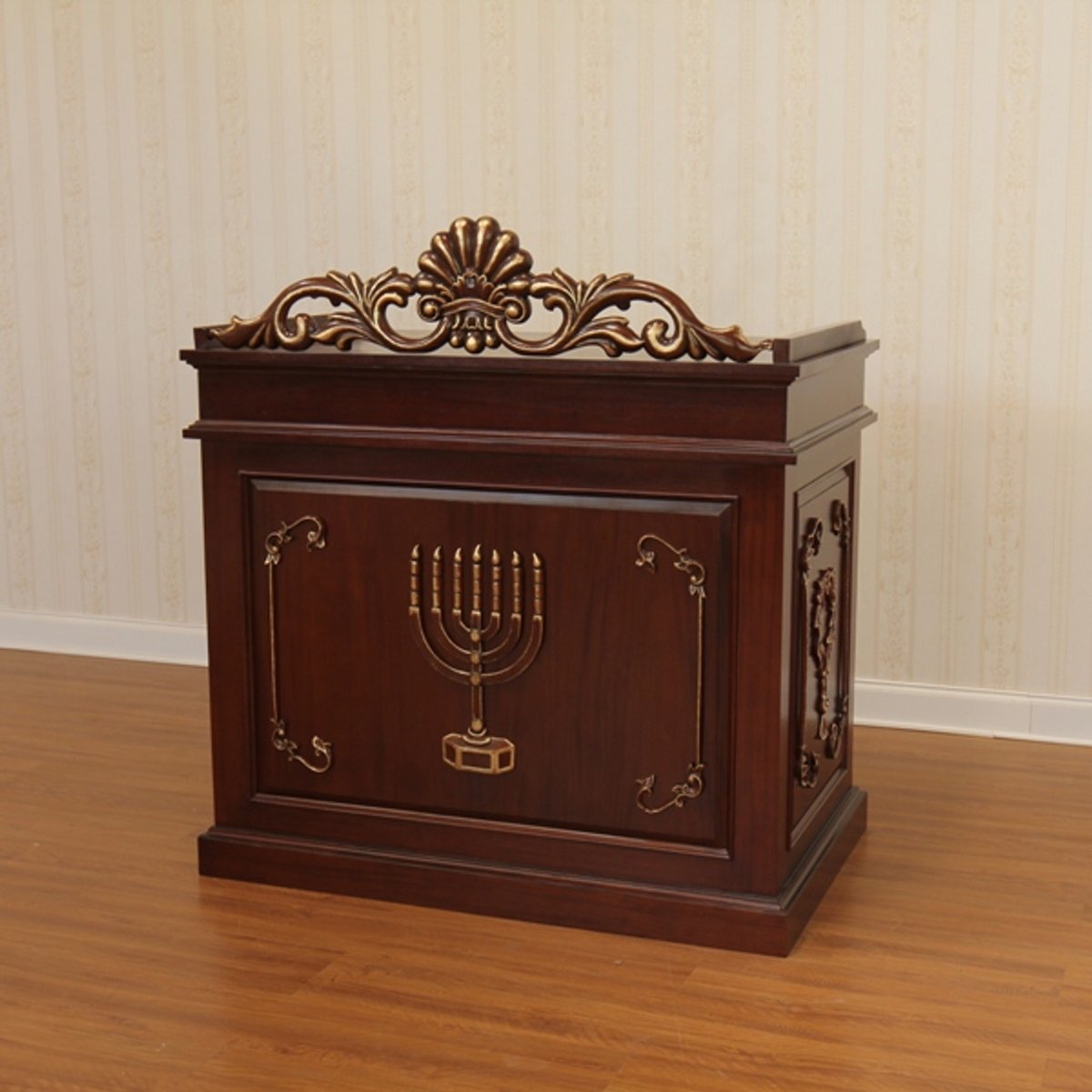 MahoganyMills's tweet photo. Experience the fusion of tradition and customization with RF 020 - Small Bhima. Perfectly designed for your synagogue or church. Contact us at 1-240-247-2689 for more info! 

#SmallBhima #Synagogue #SynagogueFurniture #ChurchFurniture #JewishWorship #SacredSpaces #CustomMade https://t.co/THCYL8QSmJ