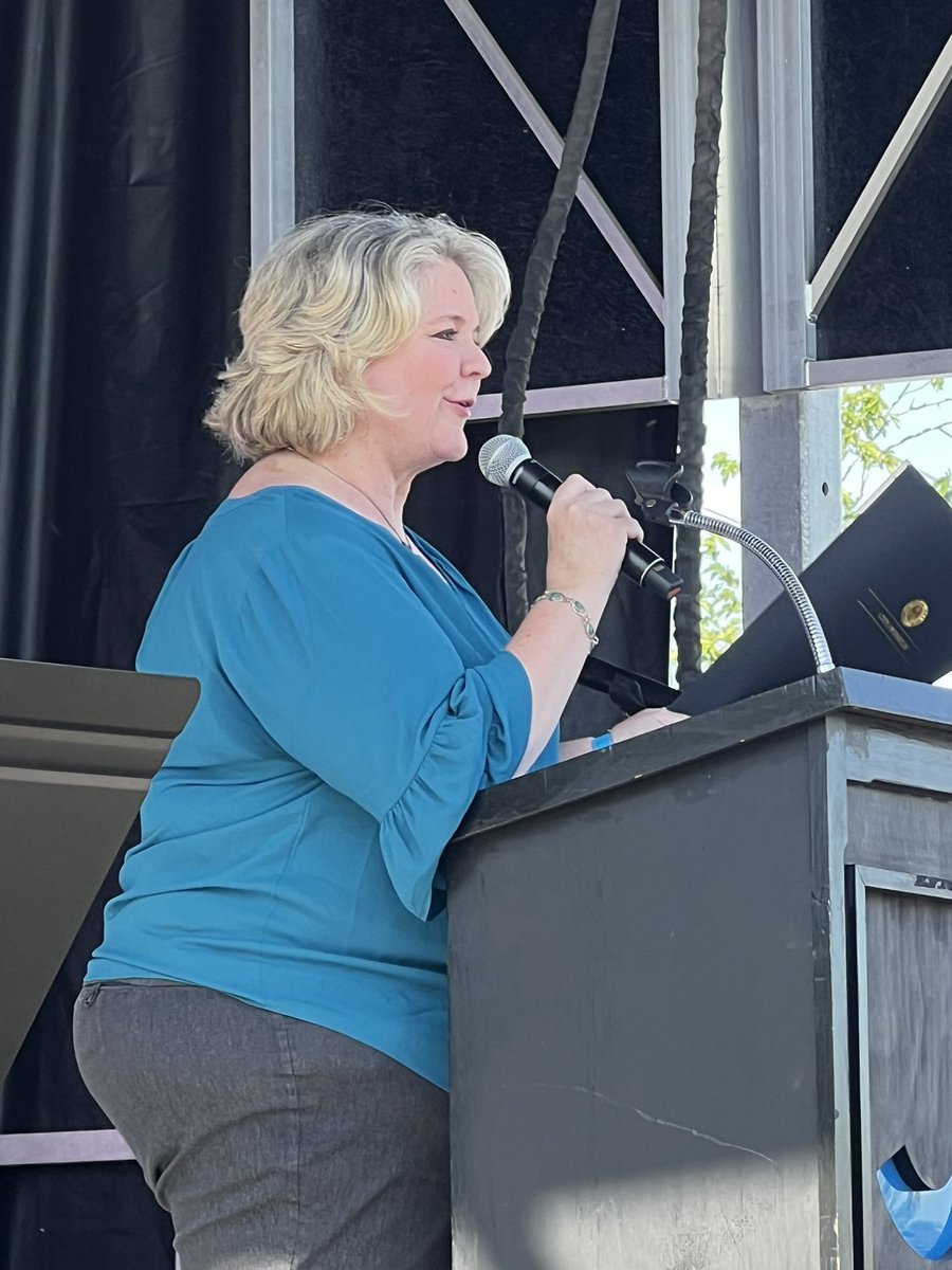 Cara Mendelsohn 🟦 tweet media