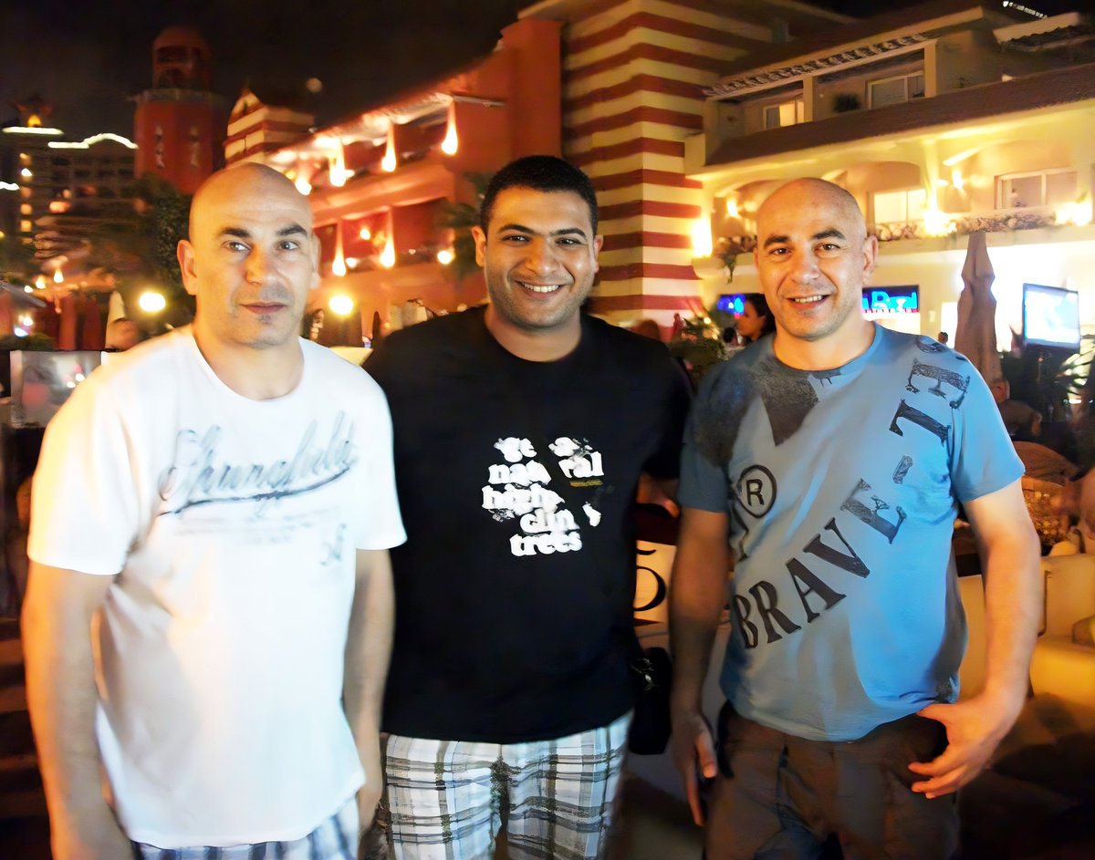 لا مفيش احراج ولا حاجه 
اتصورت زي الاف المصريين من الاسطورتين حسام حسن وابراهيم حسن في مارينا