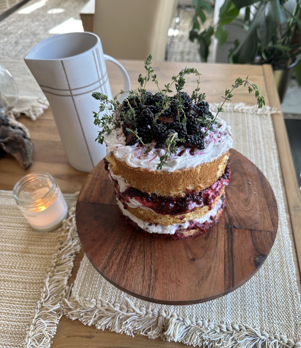 theclovecoterie's tweet photo. Unfortunately for my haters I’m baking delicious and whimsical treats. 

Vanilla bean sponge cake, spiced blackberry thyme jam, vanilla bean thyme whipped cream, all dairy free 🫶🫶 https://t.co/BJsUQHPyqu