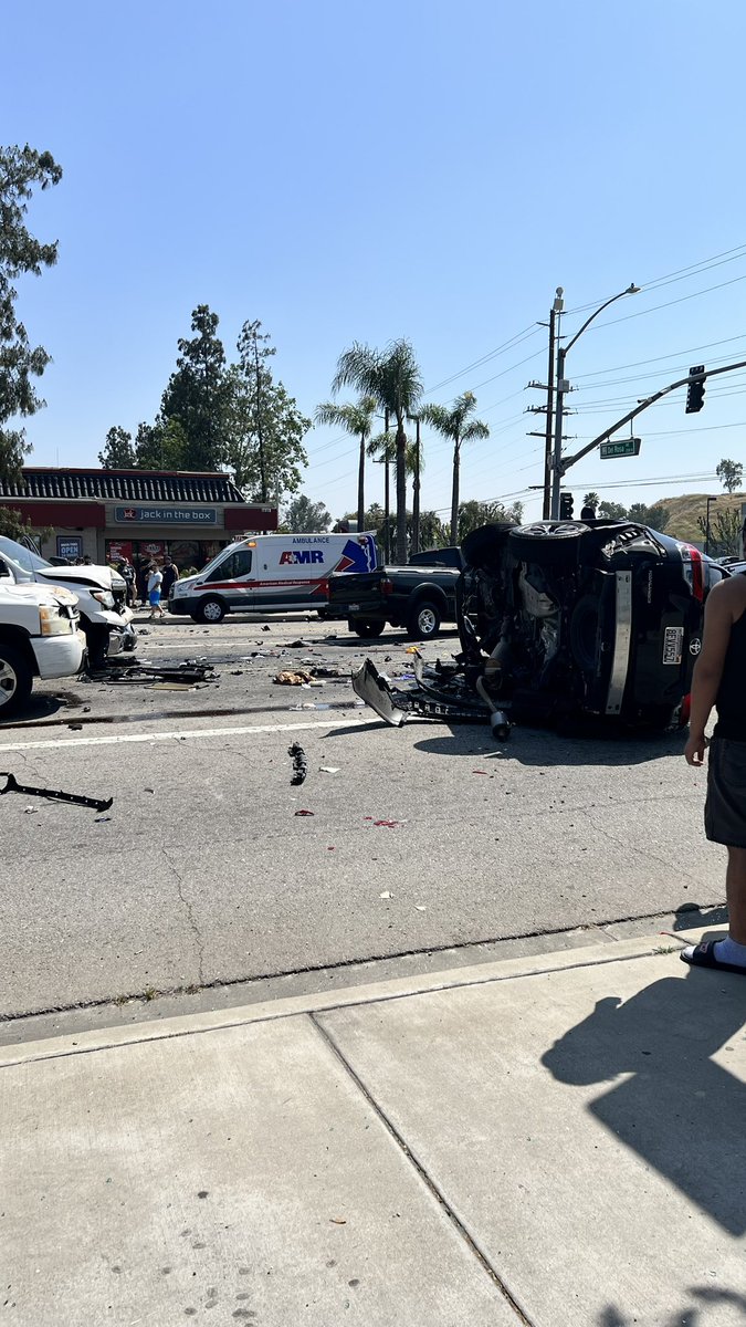 crios1222's tweet photo. 5 car accident in San Bernardino off Higoand and Del Rosa. #sanbernardino
#highland #delrosa #caraccident
#cbs #nbc #ktla #news #breakingnews #sbpd #sbcfd https://t.co/WjRfmjmg4H