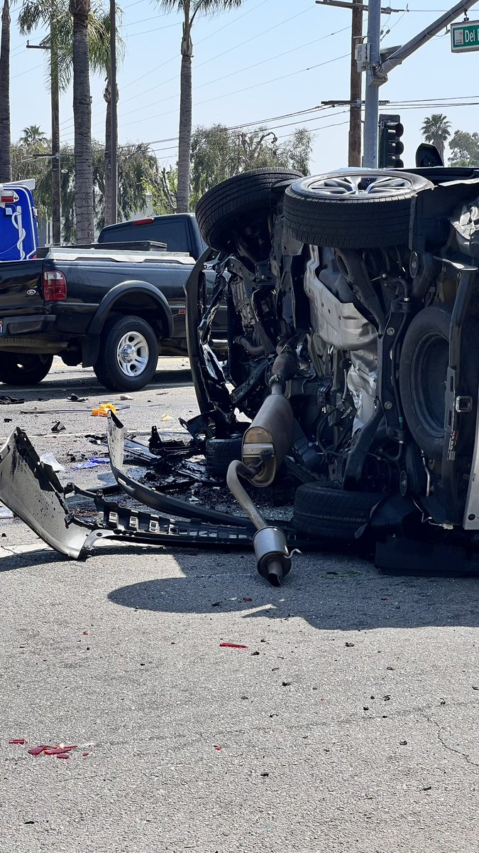 crios1222's tweet photo. 5 car accident in San Bernardino off Higoand and Del Rosa. #sanbernardino
#highland #delrosa #caraccident
#cbs #nbc #ktla #news #breakingnews #sbpd #sbcfd https://t.co/WjRfmjmg4H