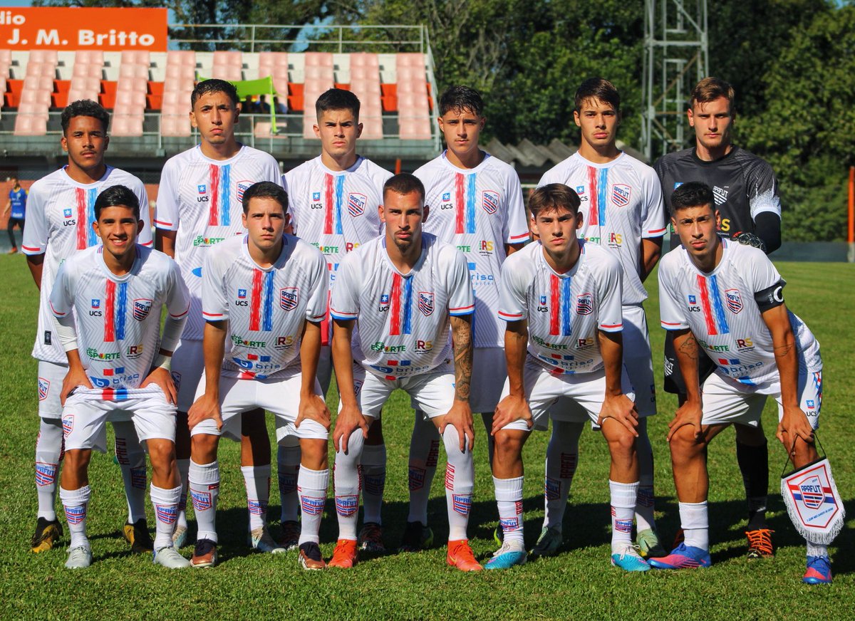 apafutoficial's tweet photo. Na tarde de sábado a Apa iniciou sua trajetória no campeonato estadual sub 20 de maneira negativa. Em uma partida com expulsões, pênalti e 5 gols, acabamos sofrendo a derrota para o Ypiranga pelo placar de 3x2. Os gols do Tricolor da Serra foram anotados por Muniz e Parisoto. https://t.co/oGTqG7wuSb