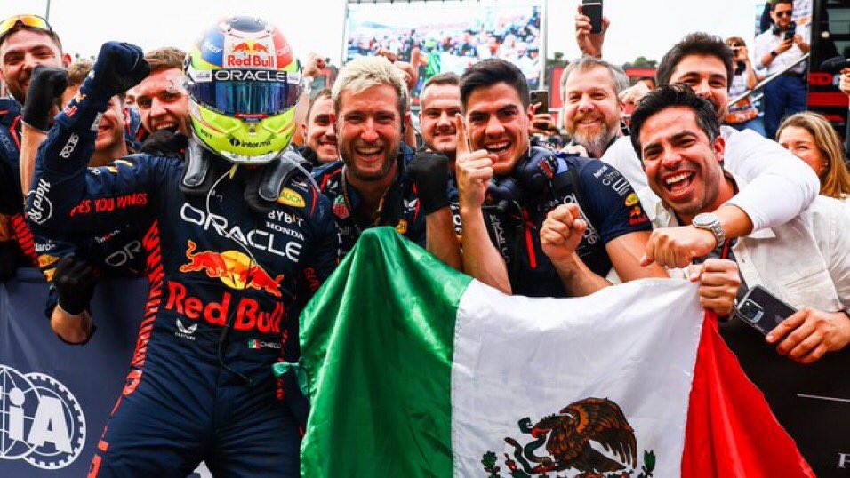 RacingTeamMx's tweet photo. Pregunta...
¿Fue el mejor fin de semana de @SChecoPerez en #F1?

🔃 Si
❤️ No

#AzerbaijanGP #ChecoPerez https://t.co/xpAAarkRxo