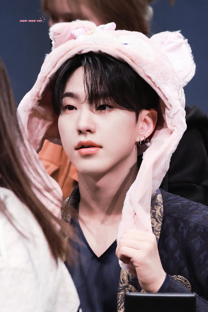 #누구보다_빠른_5월_최애_선점
아기토끼 2마리🫶🏻🫶🏻❣