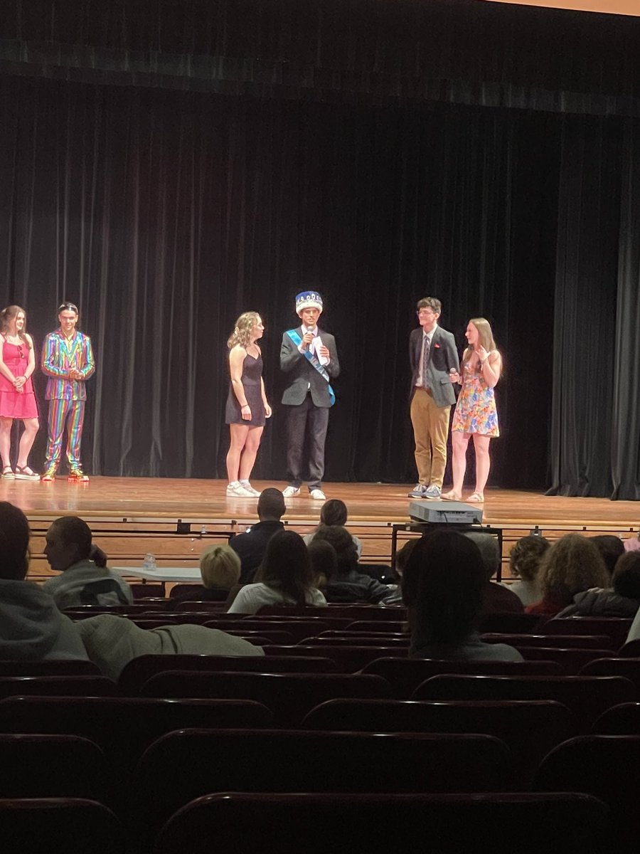 EAStudentGovt's tweet photo. Mr. Ea was Friday night and we had so much talent! Congrats to all of our contestants and thank you to our hosts and all that attended! Top 3…
3rd place: Brom Tarachow
2nd Place: Zach Zawadski
1st Place: Nick Kivari 
Congratulations to Mr. Ea 2023 Nick Kivari 👑👑👑 https://t.co/cG1hiFcDHc