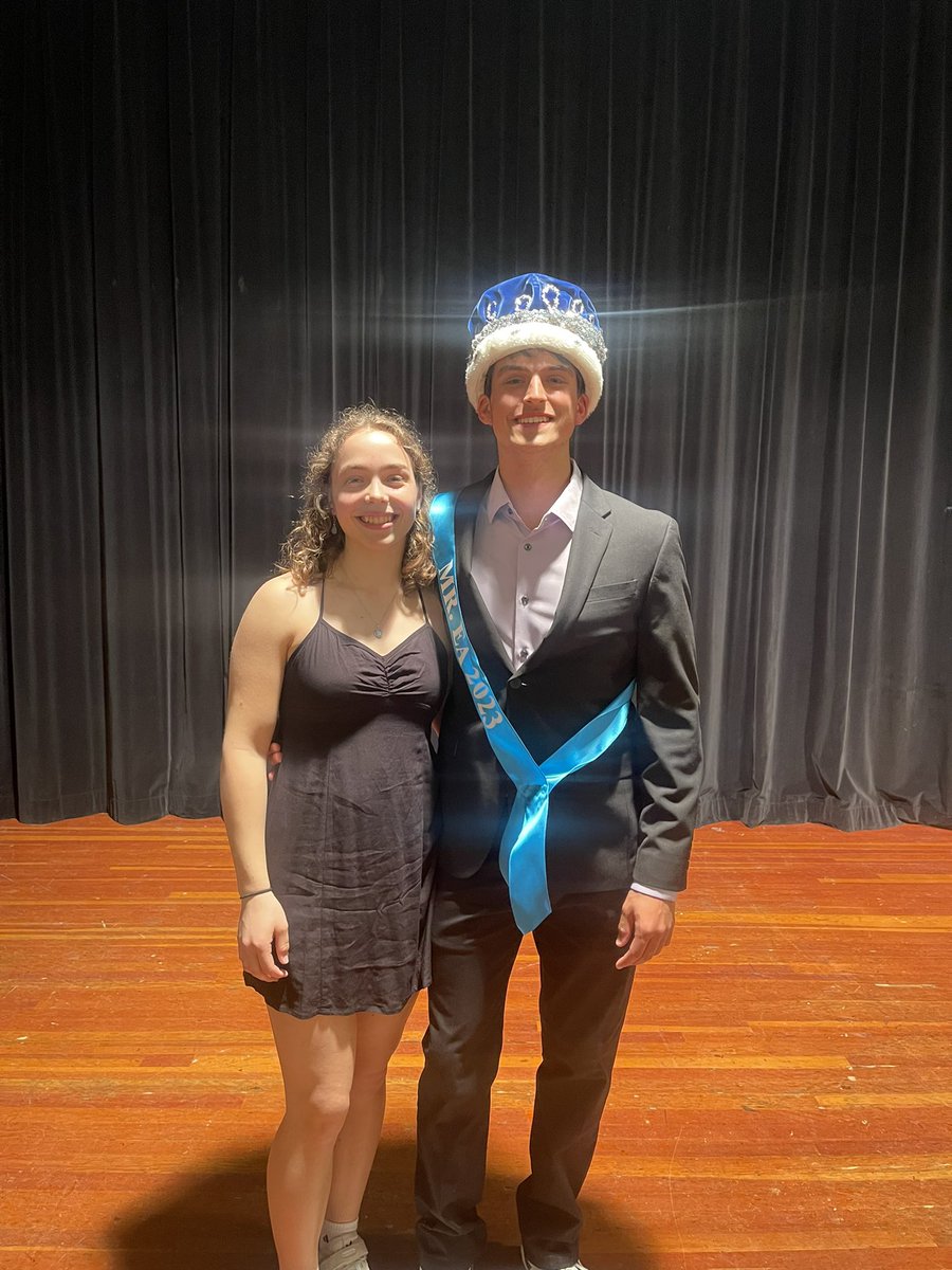 EAStudentGovt's tweet photo. Mr. Ea was Friday night and we had so much talent! Congrats to all of our contestants and thank you to our hosts and all that attended! Top 3…
3rd place: Brom Tarachow
2nd Place: Zach Zawadski
1st Place: Nick Kivari 
Congratulations to Mr. Ea 2023 Nick Kivari 👑👑👑 https://t.co/cG1hiFcDHc