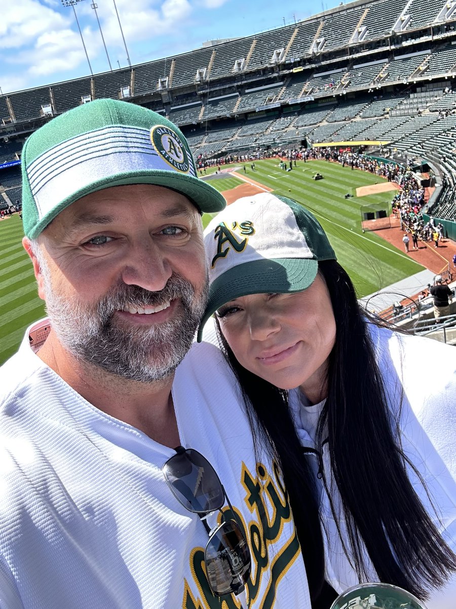 adell_marie's tweet photo. #atthecoliseum https://t.co/35oxxNFE4m