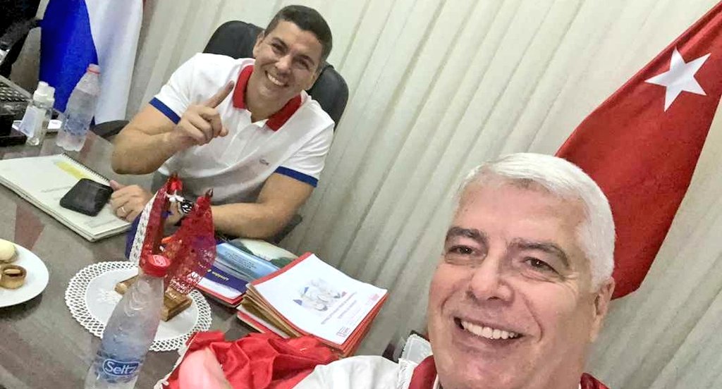 NotiRealPy's tweet photo. 🇵🇾☝️ @ArnoldoWiens compartiendo con el presidente electo @SantiPenap en sede de la @ANRParaguay dónde se vive la máxima felicidad Republicana! https://t.co/3f4LfWd3JR