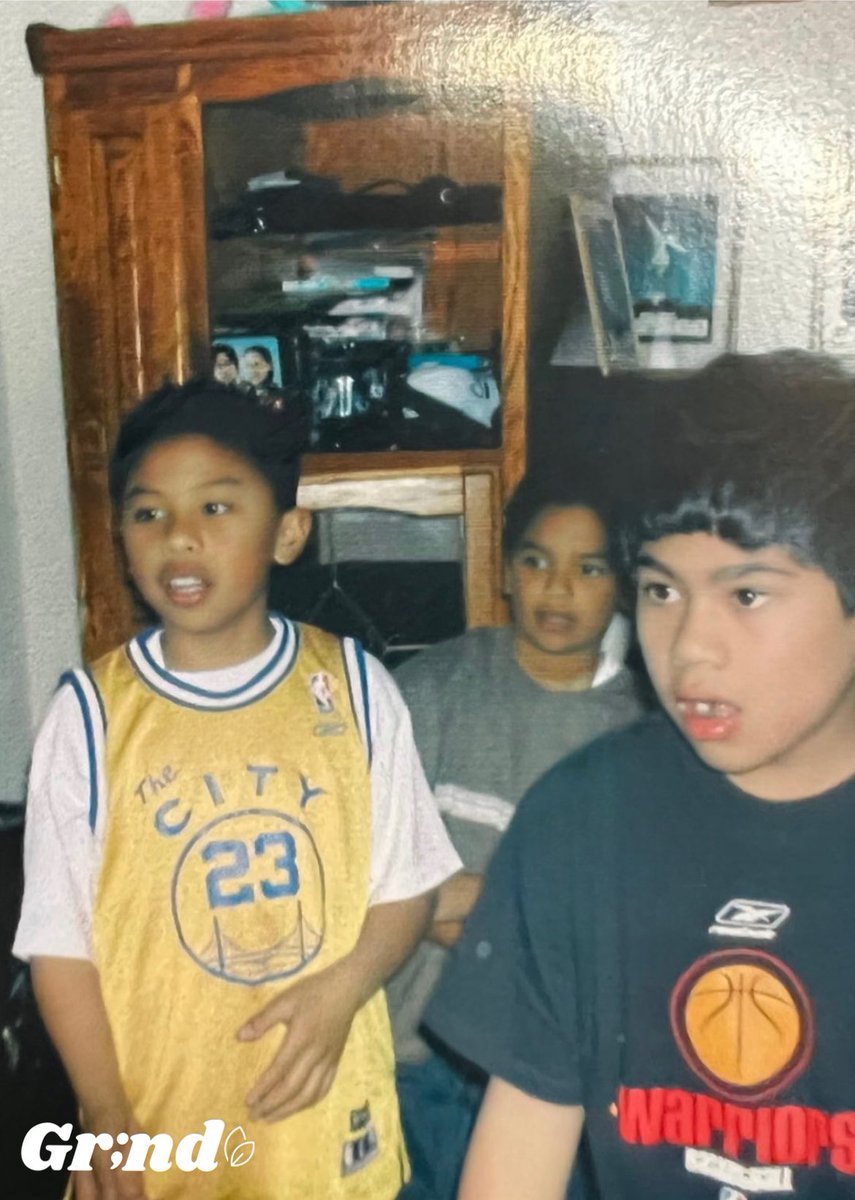 whatupbryan's tweet photo. @ESPNNBA Cop your shirt now ⚡️DONT STOP BELIEVIN⚡️ https://t.co/j002DWNSBg https://t.co/MJwRKfR7t4