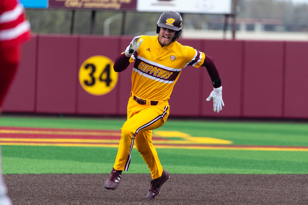 CMUBaseball's tweet photo. Pure emotion.

#FireUpChips🔥⬆️⚾️ https://t.co/AEDH5znSiY