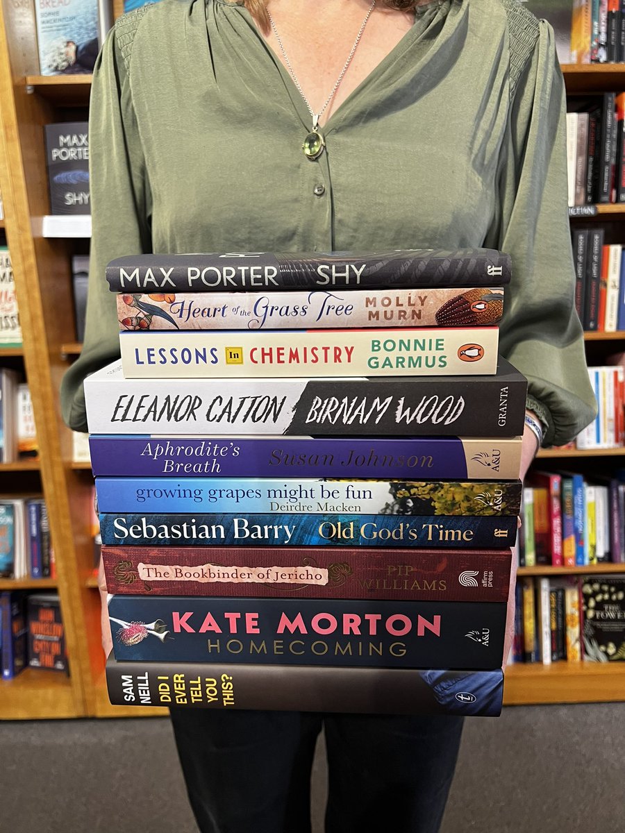MatildaBookshop's tweet photo. 🔥📖APRIL TOP TEN 📖🔥
Happy May 1st lovely MB readers. We’re delighted to present another incandescent collection of books as chosen by you Thanks to @MollyMurn @sjreaders @TwoPaddocks @BonnieGarmus @maxjohnporter and the other authors for exploring a creative seam. 👏 https://t.co/b4LQlD4bwc