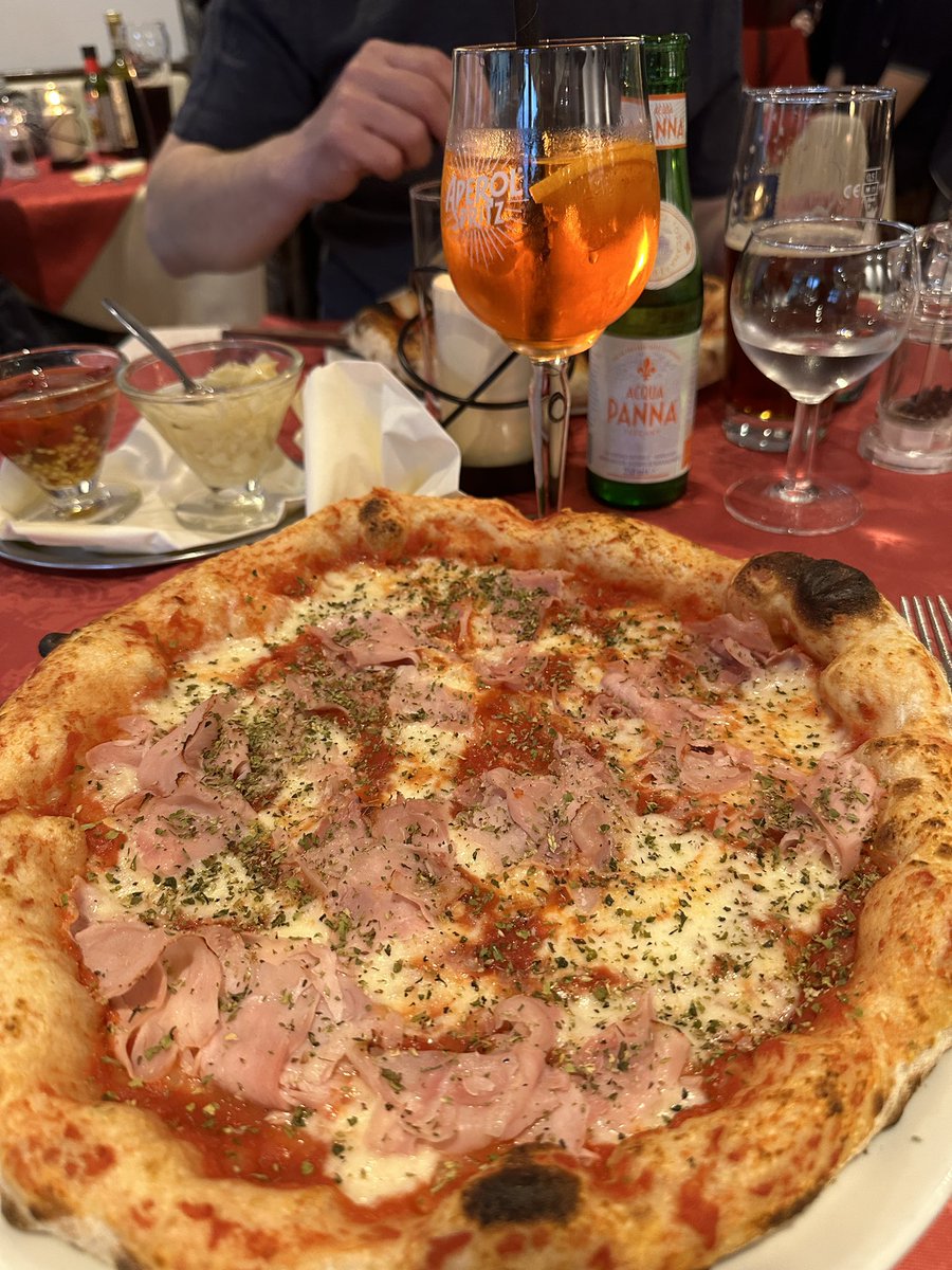 CpuGalaxy's tweet photo. @bruno__sa I had a perfect Pizza yesterday in Munich. 😍 😋 https://t.co/NU4TBbFIZa