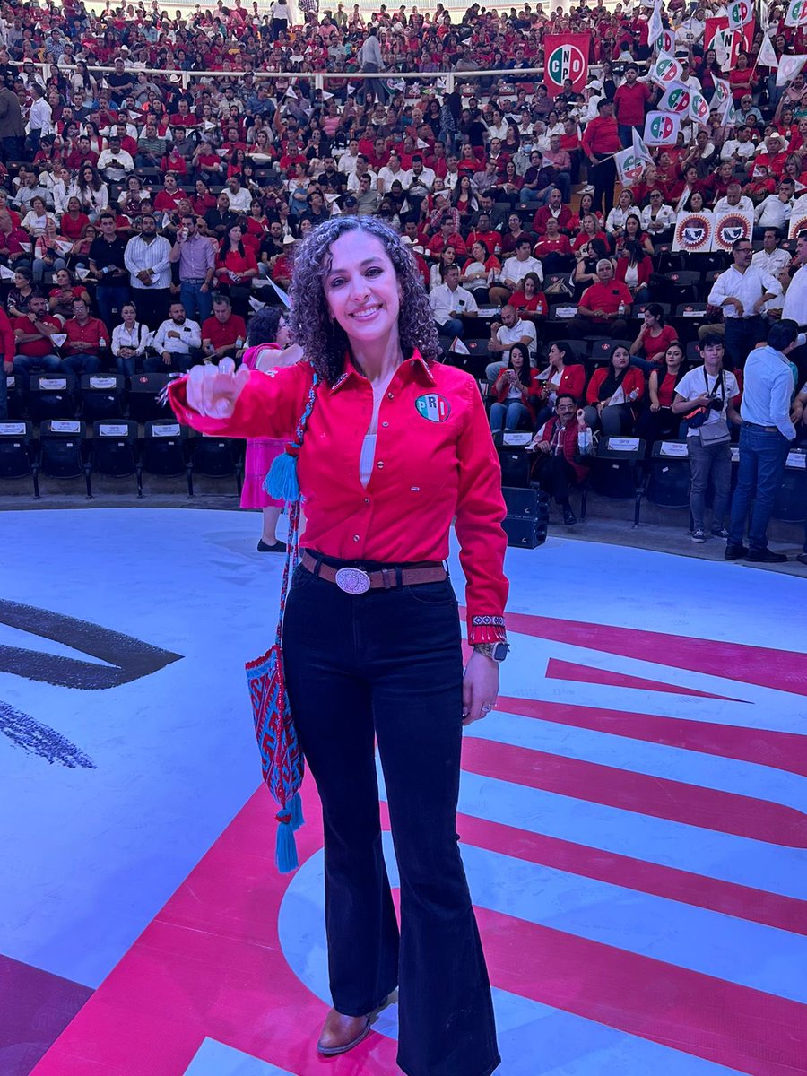 contrarattas's tweet photo. Esta mujer es Gaby, @GabyHLopez , y está bien rica, por todo el $$ que ella y su papá, @hernandezderas , le han ROBADO a #Durango.
@CDE_PRI_Durango @PRI_Nacional @CongresoDurango https://t.co/Lnc3MO89EG