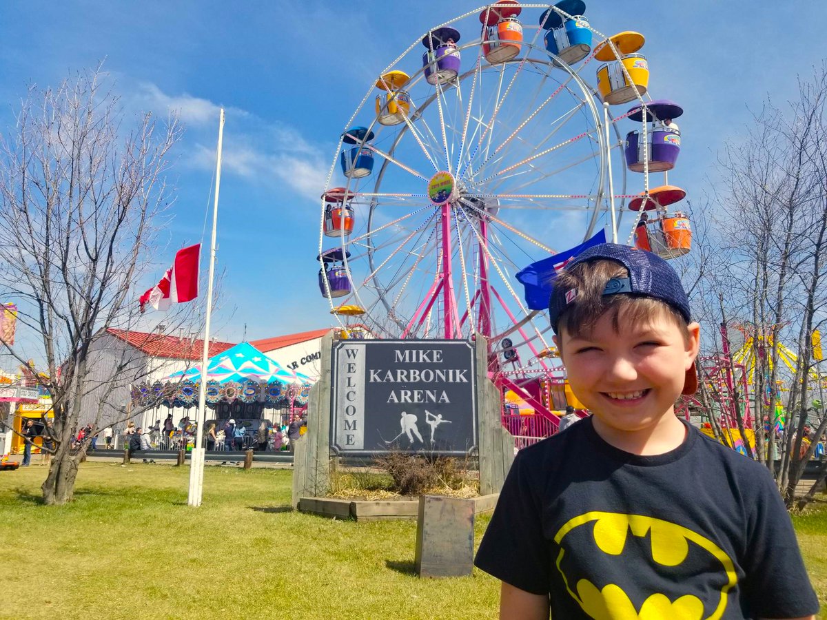 iheartedmonton's tweet photo. Checked out the Calmar carnival today with my adorable nephew!! #Calmar #AlbertaBucketList https://t.co/dEyxT39YAX