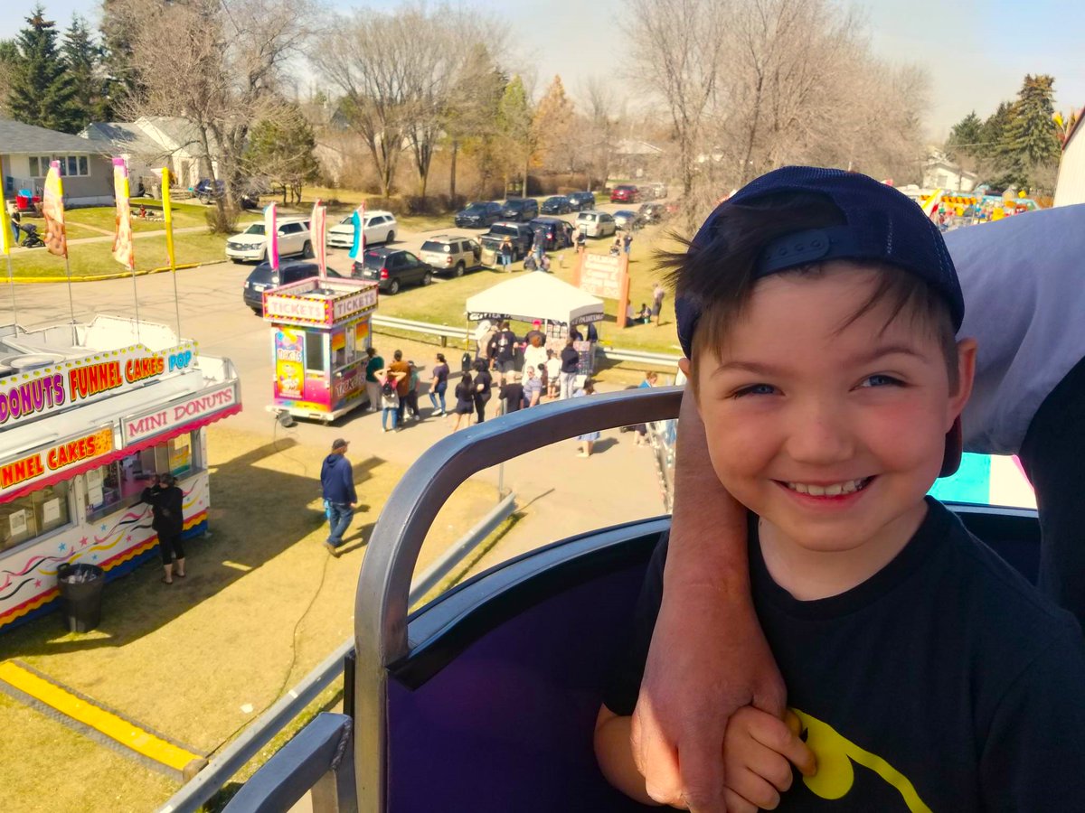 iheartedmonton's tweet photo. Checked out the Calmar carnival today with my adorable nephew!! #Calmar #AlbertaBucketList https://t.co/dEyxT39YAX