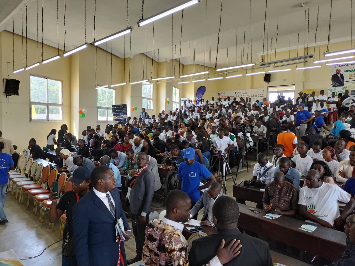 Au delà de l’appui aux supers concerts du <a href="/FEMUAOfficiel/">FEMUA</a> l’UE a organisé à Bouaké un carrefour jeunesse autour des métiers de l’agriculture. J’espère que vous avez bien profité et trouvé votre inspiration. L’agriculture durable, c’est chic. Merci <a href="/asalfomagic/">A'Salfo - Magic System🇨🇮</a> de la collaboration.